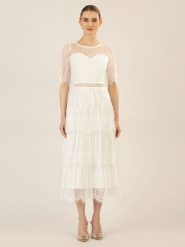 APART Sukienka w kolorze kremowym rozmiar: 40. Brązowe sukienki Apart, na co dzień, bez wzorów, z koronki, bez kołnierzyka, bez ramiączek, midi, proste. Za 282.99 zł.