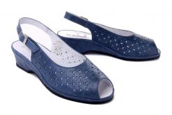 SUAVE 710103-05 cobalt, sandały damskie. Niebieskie sandały Suave, bez wzorów, z gumy, bez obcasa, na koturnie, bez zapięcia. Za 314.90 zł.