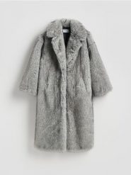 Płaszcz z imitacji futra - jasnoszary. Szare płaszcze Reserved, l, bez wzorów, bez kaptura. Za 599.99 zł.