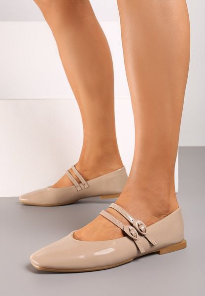 Beżowe Lakierowane Płaskie Balerinki Ozdobione Kwadratowym Noskiem i Paskami Mailine. Brązowe baleriny Born2be, bez wzorów, z lakierowanej skóry, bez obcasa, na płaskiej podeszwie. Za 29.99 zł.