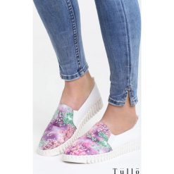 Biało-Fioletowe Slip On Graciousness. Białe trampki Born2be, bez wzorów, z materiału, bez zapięcia. Za 59.99 zł.