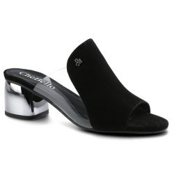 Czarne Klapki Chebello Damskie Eleganckie Buty. Czarne klapki CheBello, bez wzorów, ze skóry, bez obcasa, na obcasie. Za 209.00 zł.