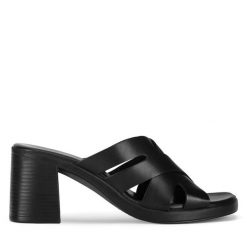 Klapki Lasocki. Czarne klapki Lasocki, bez wzorów, bez obcasa. Za 179.99 zł.