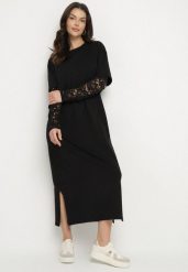 Czarna Bawełniana Sukienka T-shirt z Rozcięciami i Koronkowymi Rękawami Fenisia. Czarne sukienki Born2be, na spotkanie biznesowe, uniwersalny, bez wzorów, z bawełny, eleganckie, bez kołnierzyka, bez ramiączek, midi. Za 79.99 zł.