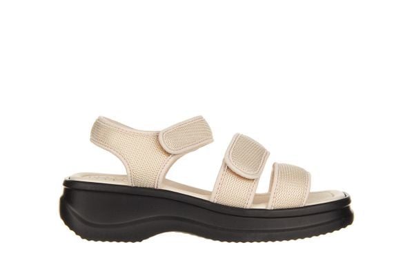 Sandały Azaleia Tania Soft Therapy Pap Off White Black 198024, Biały/Czarny, Materiał - 39. Brązowe sandały Azaleia, bez wzorów, z materiału, sportowe, bez obcasa, bez zapięcia. W wyprzedaży za 89.10 zł.