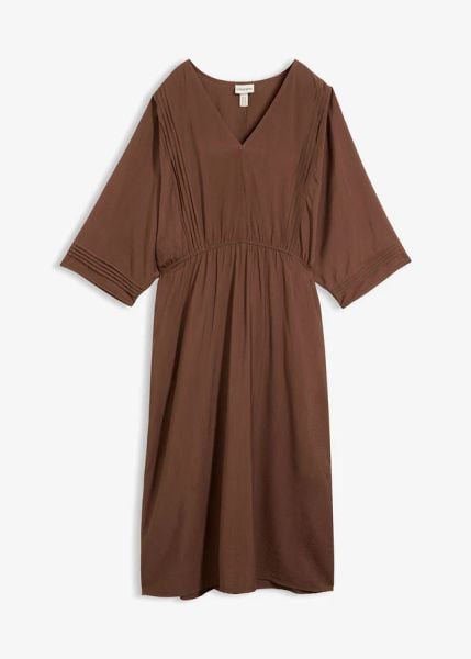 Sukienka kaftanowa. Brązowe sukienki bonprix, bez wzorów, z wiskozy, bez kołnierzyka, bez ramiączek. Za 147.99 zł.