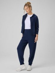 4F Spodnie dresowe z modalem joggery damskie - granatowe L. Niebieskie spodnie dresowe 4f, na co dzień, l, bez wzorów, z dresówki, z podwyższonym stanem. Za 189.99 zł.