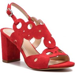 Sandały SOLO FEMME - 82428-33-G13/000-07-00 Czerwony. Czerwone sandały Solo Femme, bez wzorów, ze skóry, bez obcasa, na obcasie, bez zapięcia. W wyprzedaży za 239.00 zł.