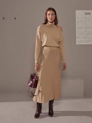 Rodier Golf w kolorze beżowym rozmiar: S. Brązowe golfy Rodier, s, bez wzorów, ze splotem, bez ramiączek. Za 195.99 zł.