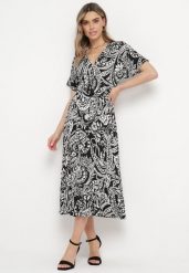 Czarna Sukienka W stylu Boho z Gumką w Pasie i Chwostami Wornima. Czarne sukienki Born2be, l, bez wzorów, boho, bez kołnierzyka, bez ramiączek, midi. Za 79.99 zł.