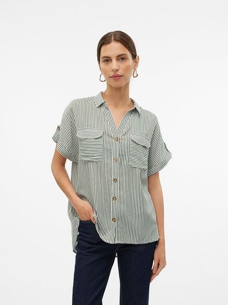 Vero Moda Bluzka w kolorze zielonym rozmiar: XL. Zielone bluzki Vero Moda, s, bez wzorów, z wiskozy, klasyczne, bez kołnierzyka, bez ramiączek. Za 47.71 zł.