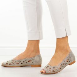 Złote ażurowe baleriny damskie z odkrytymi palcami M.Daszyński Sa136-8. Żółte baleriny M.Daszyński, w ażurowe wzory, ze skóry, z otwartym noskiem, bez obcasa, na płaskiej podeszwie. Za 179.00 zł.