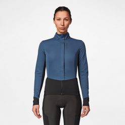 Kurtka zimowa na rower szosowy damska Van Rysel Racer. Niebieskie kurtki sportowe VAN RYSEL, na zimę, l, bez wzorów, z materiału, bez kaptura, rowerowe. Za 269.99 zł.