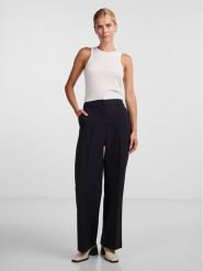 YAS Spodnie materiałowe 26030711 Czarny Regular Fit. Czarne spodnie materiałowe YAS, l, bez wzorów, z materiału. Za 149.99 zł.