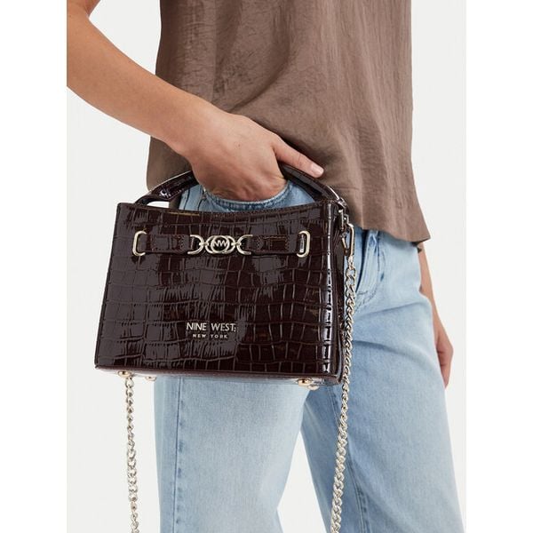 Torebka Nine West. Brązowe torebki klasyczne Nine West, bez wzorów, bez dodatków. Za 249.99 zł.