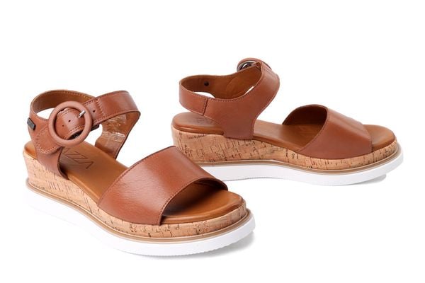 PIAZZA 910319-21 cognac, sandały damskie. Brązowe sandały Piazza, bez wzorów, bez obcasa, bez zapięcia. Za 239.92 zł.