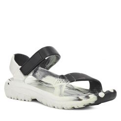 Sandały Teva. Czarne sandały Teva, bez wzorów, sportowe, bez obcasa, bez zapięcia. Za 169.99 zł.