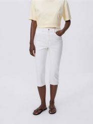 Jeansy capri - biały. Białe jeansy Reserved, bez wzorów. Za 99.99 zł.