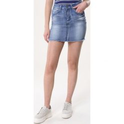Niebieska Spódnica Embellish. Niebieskie spódnice Born2be, l, bez wzorów, z denimu, mini. Za 69.99 zł.
