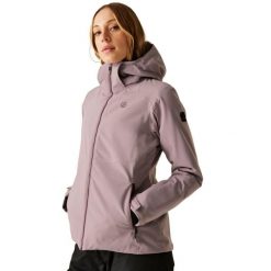 Damska Wodoodporna Kurtka Narciarska Flurry II. Fioletowe kurtki narciarskie Dare 2b, xs, bez wzorów, z materiału, z kapturem, narciarskie. Za 368.99 zł.