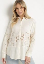 Jasnobeżowa Koszula z Lnem o Kroju Oversize z Ażurowymi Zdobieniami Dannilea. Brązowe koszule Born2be, m, z aplikacjami, z bawełny, klasyczne, bez kołnierzyka, bez ramiączek. Za 109.99 zł.