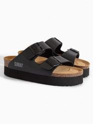 Sunbay Klapki w kolorze czarnym rozmiar: 40. Czarne klapki Sunbay, bez wzorów, z otwartym noskiem, bez obcasa. Za 184.89 zł.