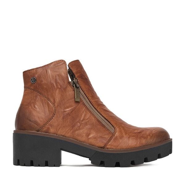 Botki Rieker. Brązowe botki Rieker, bez wzorów, bez obcasa, na słupku, bez zapięcia. Za 429.99 zł.