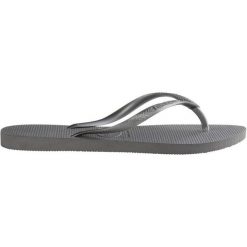 Klapki damskie Havaianas Slim. Szare klapki Havaianas, bez wzorów, bez obcasa. W wyprzedaży za 90.95 zł.