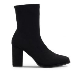 Botki Jenny Fairy. Czarne botki Jenny Fairy, bez wzorów, bez obcasa, na słupku, bez zapięcia. Za 149.99 zł.