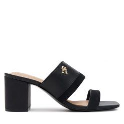 Klapki Tommy Hilfiger. Czarne klapki TOMMY HILFIGER, bez wzorów, bez obcasa. Za 369.99 zł.