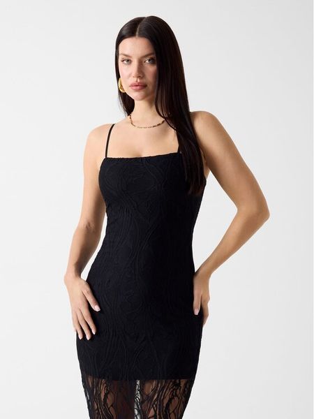Guess Sukienka wieczorowa W6YK12 K4359 Czarny Slim Fit. Czarne sukienki Guess, xl, z aplikacjami, z syntetyku, wizytowe, bez kołnierzyka, bez ramiączek. Za 552.99 zł.
