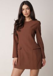 Brązowa Elegancka Sukienka VICES o Trapezowym Kroju z Imitacją Kieszeni Amaliete. Brązowe sukienki Born2be, do pracy, m, bez wzorów, biznesowe, bez kołnierzyka, bez ramiączek, mini, kopertowe. Za 189.99 zł.