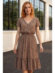 SOULSHAE Sukienka w kolorze jasnobrązowym rozmiar: 4XL/5XL. Brązowe sukienki SOULSHAE, xl, bez wzorów, bez kołnierzyka, bez ramiączek, midi. Za 144.95 zł.