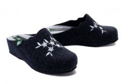 DR. BRINKMANN 330010-05 navy, kapcie damskie. Niebieskie obuwie domowe Dr. Brinkmann, bez wzorów, bez zapięcia. Za 194.90 zł.