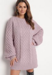 Jasnofioletowy Sweter o Wydłużonym Fasonie z Modnym Splotem Ahexa. Fioletowe swetry Born2be, bez wzorów, ze splotem, bez ramiączek. Za 189.99 zł.