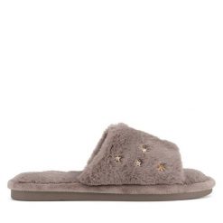 Kapcie Home & Relax. Brązowe obuwie domowe Home & Relax, bez wzorów, bez zapięcia. Za 69.99 zł.