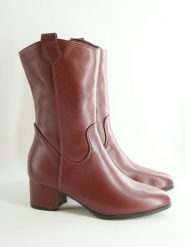 Bellucci Botki w kolorze bordowym rozmiar: 39. Czerwone botki Bellucci, bez wzorów, bez obcasa, bez zapięcia. Za 152.99 zł.