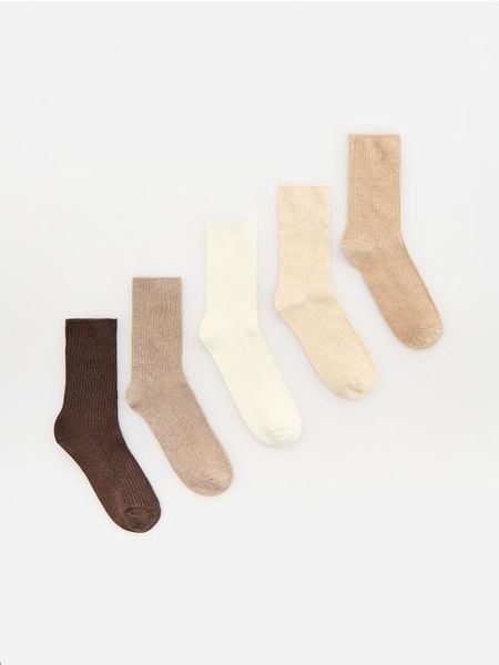 Długie skarpetki 5 pack - brązowy. Brązowe skarpety Reserved, bez wzorów. Za 49.99 zł.