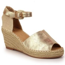 Sandały damskie espadryle na koturnie złote eVento złoty. Żółte sandały bez wzorów, z materiału, bez obcasa, na koturnie, bez zapięcia. Za 229.30 zł.
