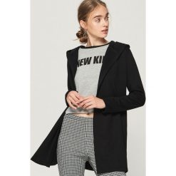 Długa bluza z kapturem - Czarny. Czarne bluzy Sinsay, l, bez wzorów, z kapturem. Za 69.99 zł.