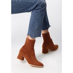 Camelowe Botki Kinley. Botki Born2be, bez wzorów, za kostkę, bez obcasa, na słupku, bez zapięcia. Za 109.99 zł.