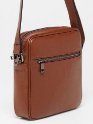 Maison héritage PARIS Skórzana torebka "Kole" w kolorze karmelowym - 24,5 x 21 x 5,5 cm rozmiar: onesize. Brązowe torby na ramię Maison héritage PARIS, bez wzorów, z materiału, na ramię, bez dodatków. Za 217.99 zł.