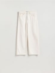Jeansy wide leg z krótszą nogawką - biały. Białe jeansy Reserved, bez wzorów. Za 139.99 zł.
