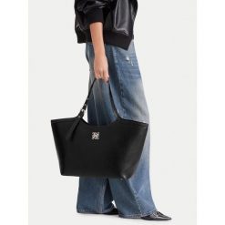 Torebka Nine West. Czarne shopper Nine West, bez wzorów, bez dodatków. Za 259.99 zł.