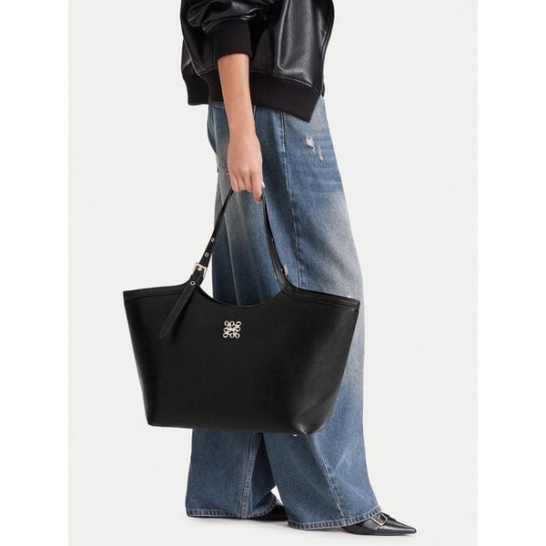 Torebka Nine West. Czarne shopper Nine West, bez wzorów, bez dodatków. Za 259.99 zł.