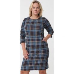 Niebieska Sukienka Pandora. Niebieskie sukienki Born2be, na co dzień, bez wzorów, eleganckie, bez kołnierzyka, bez ramiączek, mini, dopasowane. Za 69.99 zł.