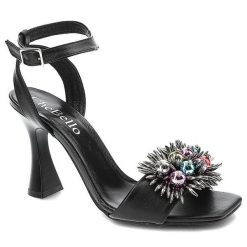 Sandały damskie Chebello, naturalna skóra licowa z paskiem wokół kostki zapinanym na klamrę efektowną aplikacją na przodzie, czarny, 2908_-160-000-PS. Czarne sandały CheBello, z aplikacjami, ze skóry, wizytowe, bez obcasa, na obcasie, bez zapięcia. Za 259.00 zł.