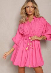 Różowa Sukienka Appomene. Czerwone sukienki Renee, m, bez wzorów, boho, bez kołnierzyka, bez ramiączek, mini, bombki. Za 54.99 zł.