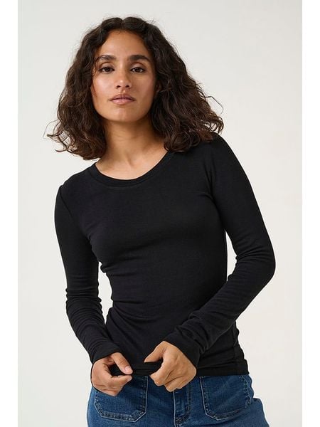 Kaffe Koszulka "Lida" w kolorze czarnym rozmiar: S. Czarne bluzki Kaffe, s, bez wzorów, bez kołnierzyka, bez ramiączek. Za 112.45 zł.