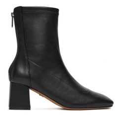 Botki Nine West. Czarne botki Nine West, bez wzorów, bez obcasa, na słupku, bez zapięcia. Za 279.99 zł.